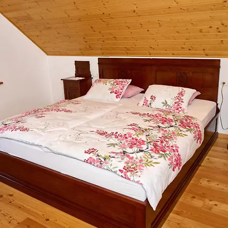 Four-bedroom Bajer * Stari Trg pri Lozu