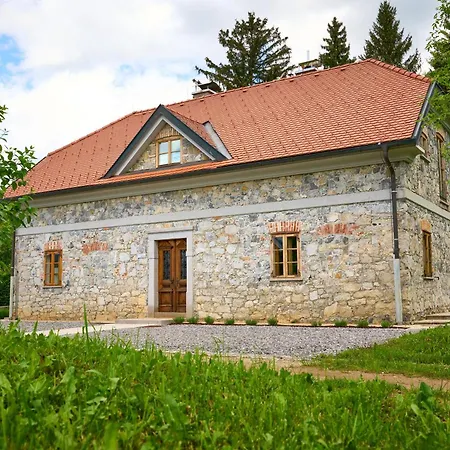 Four-bedroom Bajer * Stari Trg pri Lozu